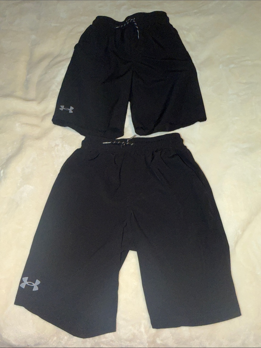 Boys M Under Armour Pull On Shorts
